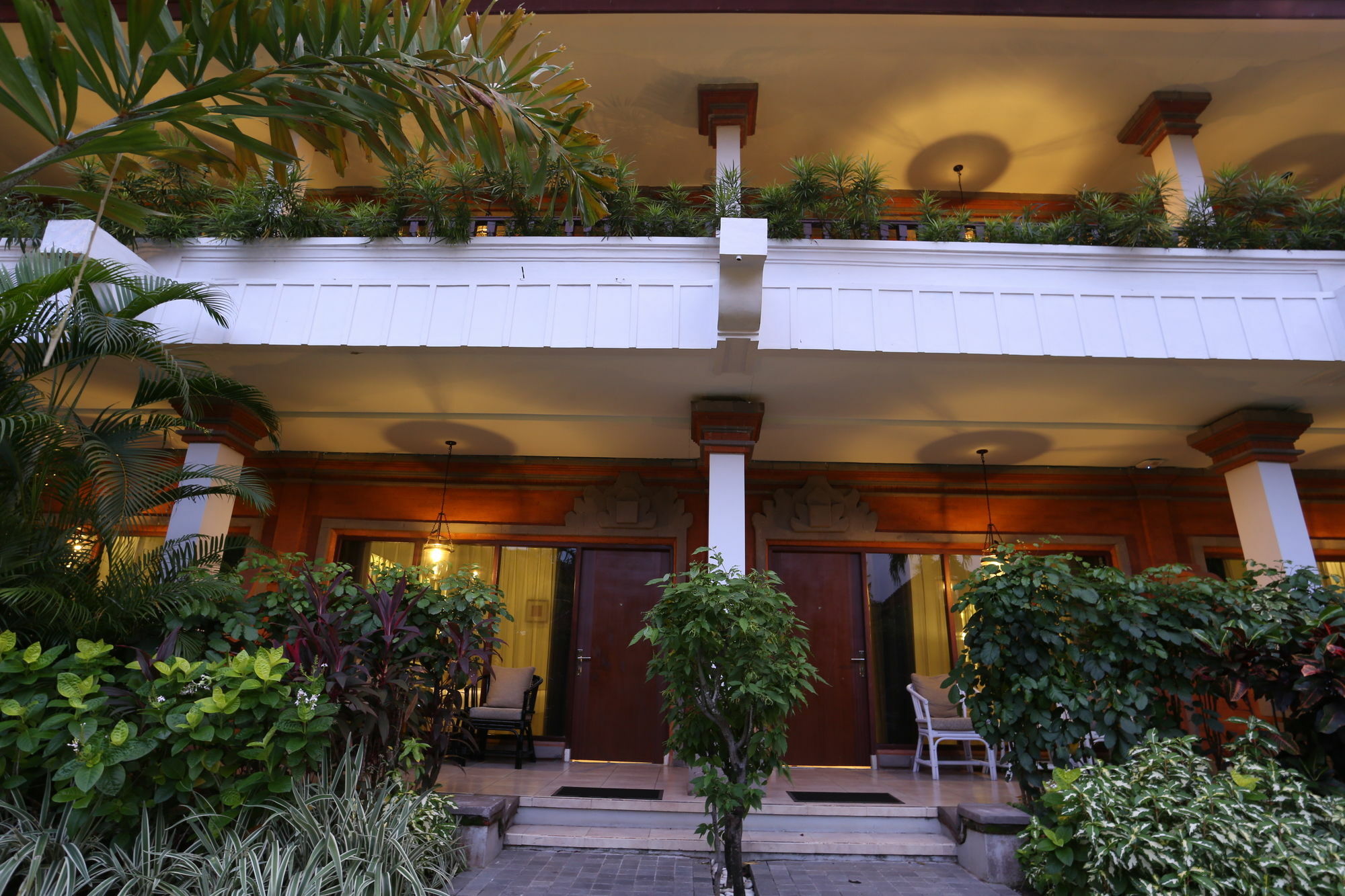 The Cakra Hotel Denpasar Kültér fotó