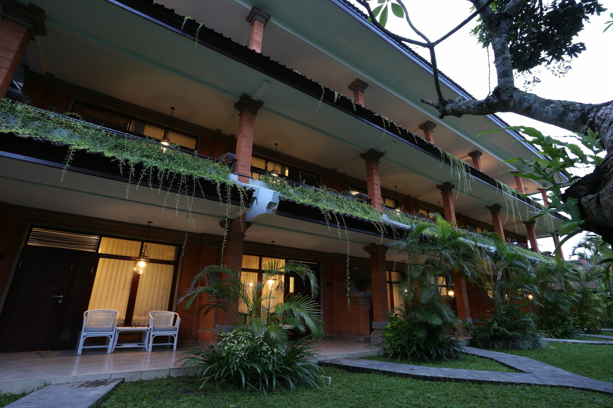The Cakra Hotel Denpasar Kültér fotó